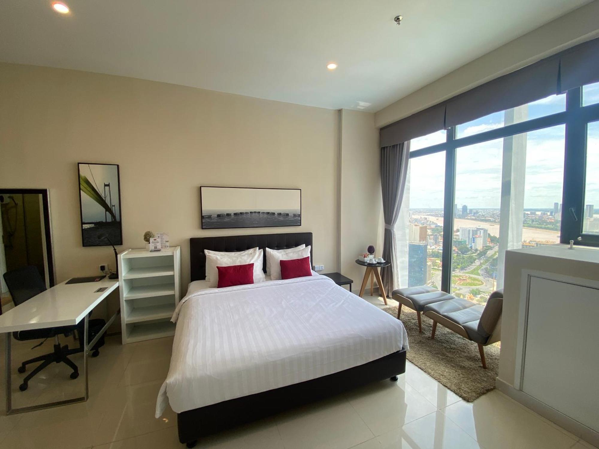 The Bridge Club Hotel Phnom Pen Exterior foto
