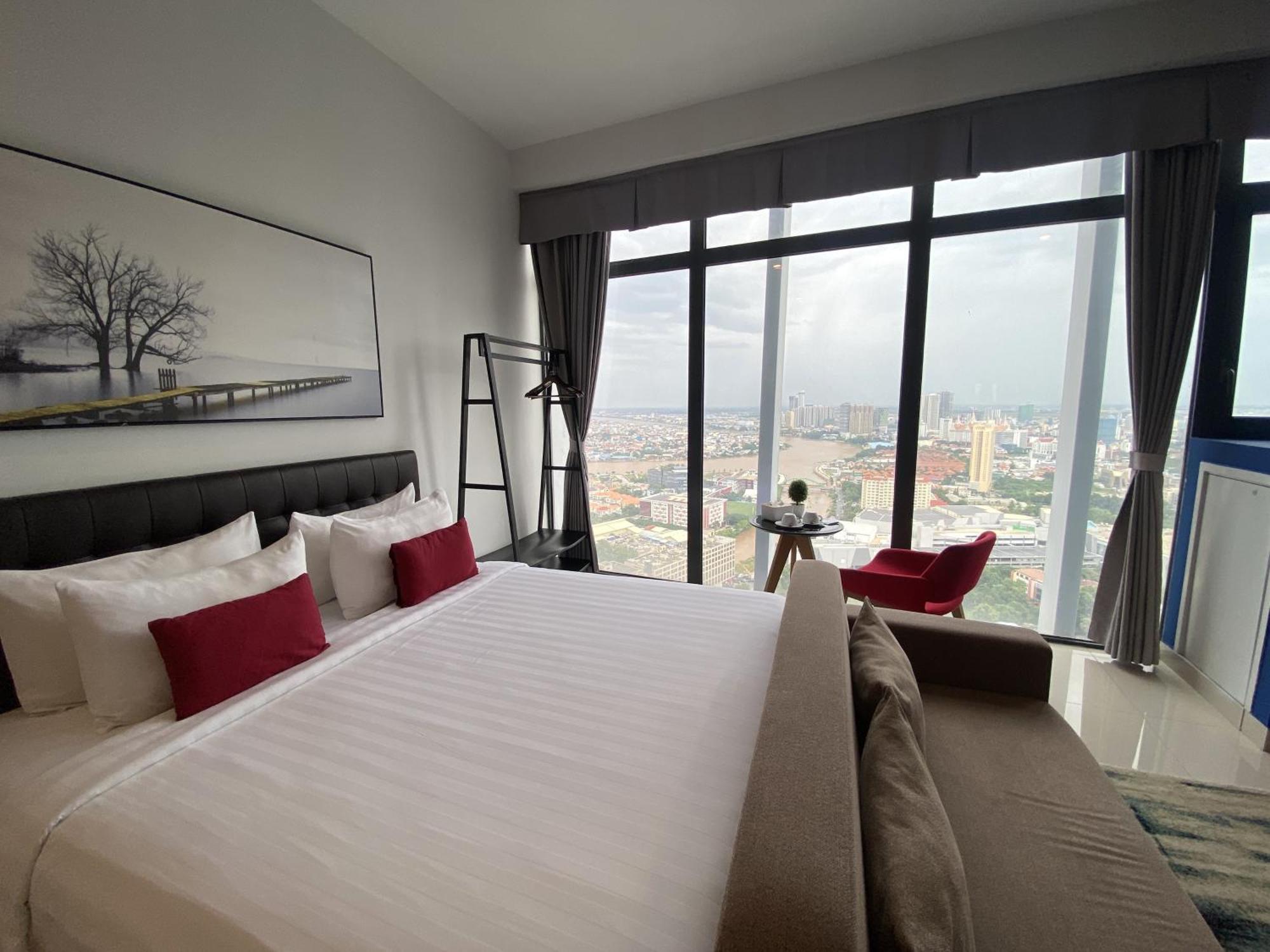 The Bridge Club Hotel Phnom Pen Exterior foto